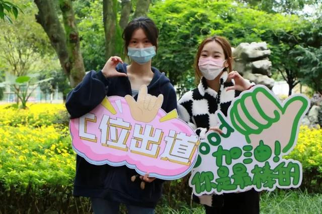 四川信息技术学院，2022年四川信息职业技术学院有哪些院系和专业（四川省高职院校入学当天美照曝光）