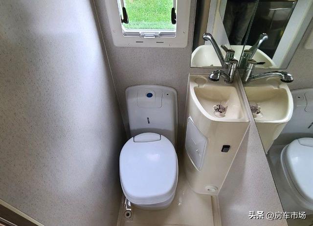 柴油轻卡汽车大全，解放轻卡3.5米最新款（丰田四驱版轻卡房车）