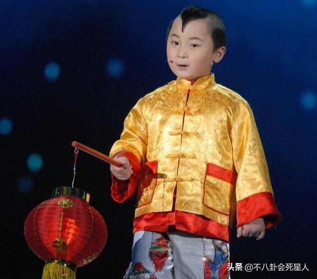 人前风光无限，人后被亲妈当成“提款机”，这5位童星满是辛酸泪