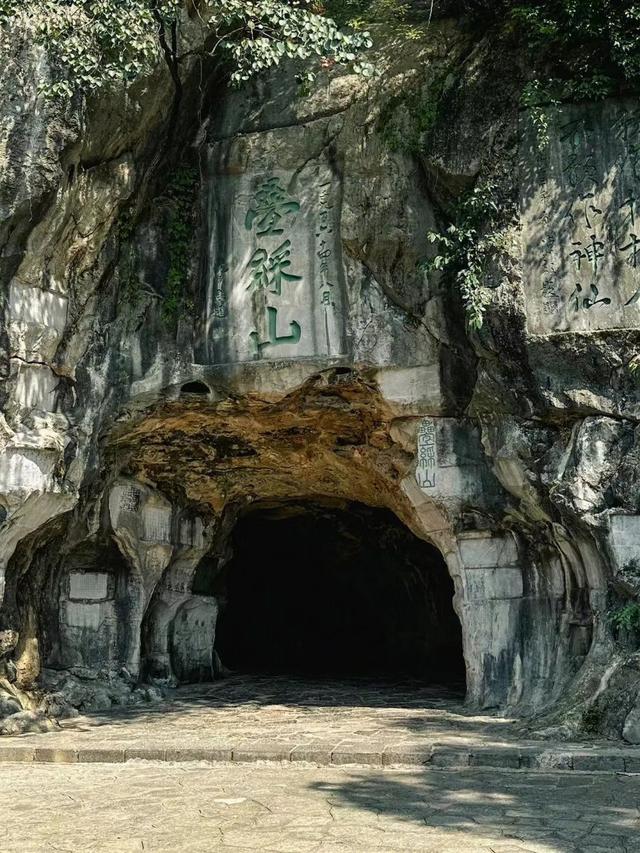 漓江景区和阳朔漓江有什么区别，桂林阳朔和漓江是一个地方吗（为什么总能统一国内外游客审美……）