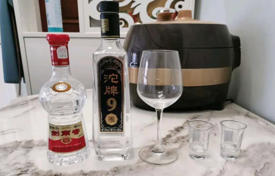 黄酒有没有保质期，黄酒保质期是多长时间（别不当回事，建议看完再饮用）