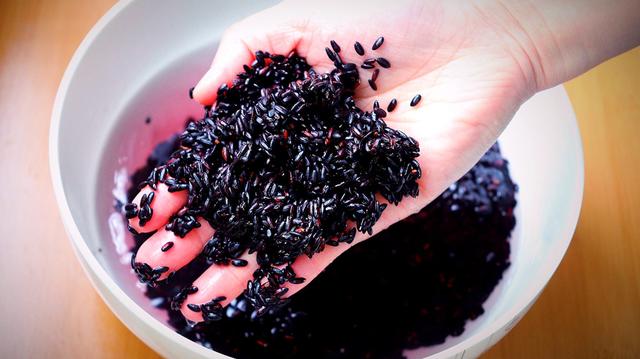 黑米饭的做法，特色米饭做法大全（89岁外婆四季常这样吃黑米）