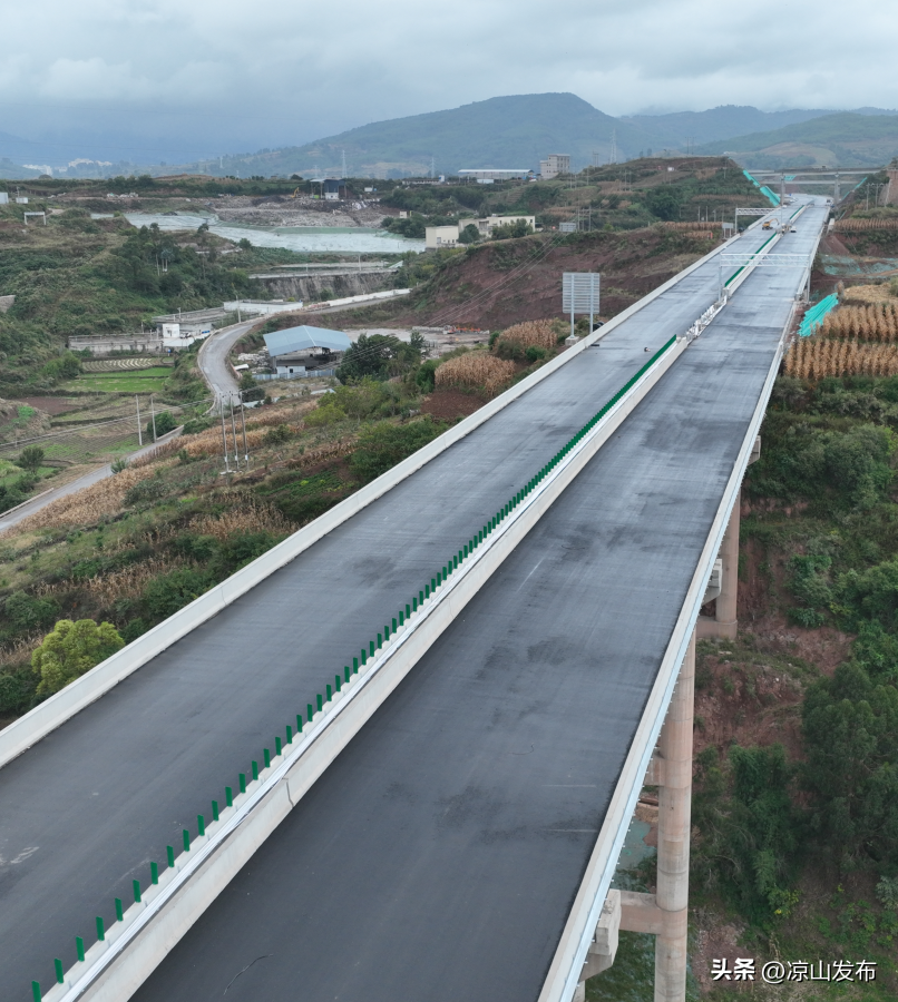 会理工程机械 确保年底通车！德会高速加快建设进度