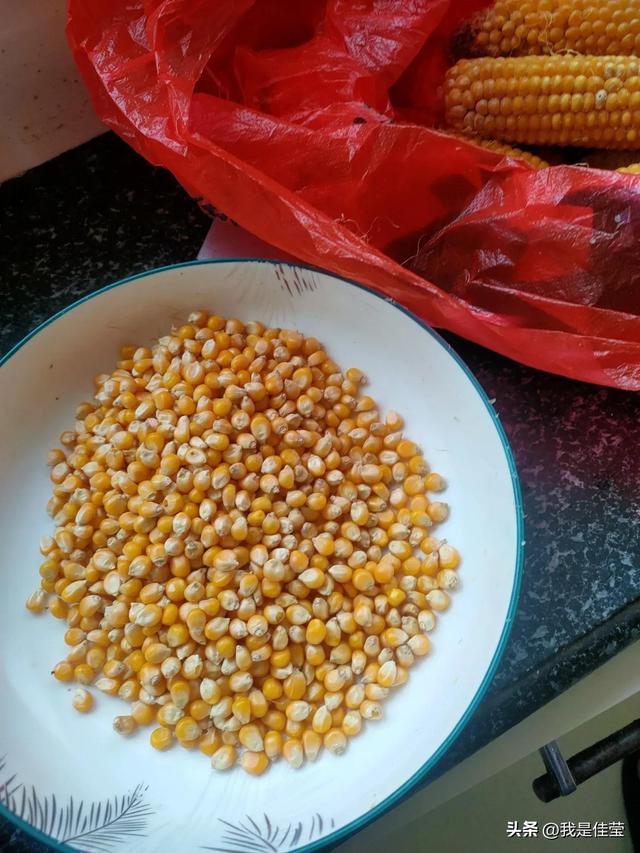 炸玉米粒的做法，油炸玉米粒的做法（自己在家炸爆米花）