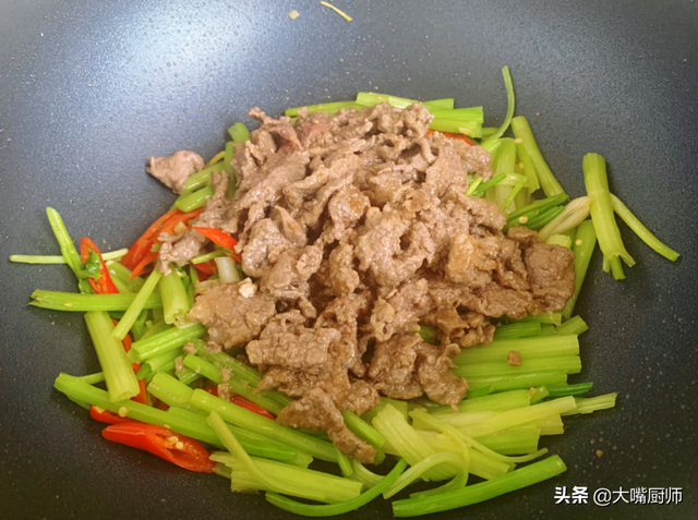 牛肉片怎么做好吃又嫩，滑牛肉片怎么做好吃又嫩（比豆腐还软嫩）