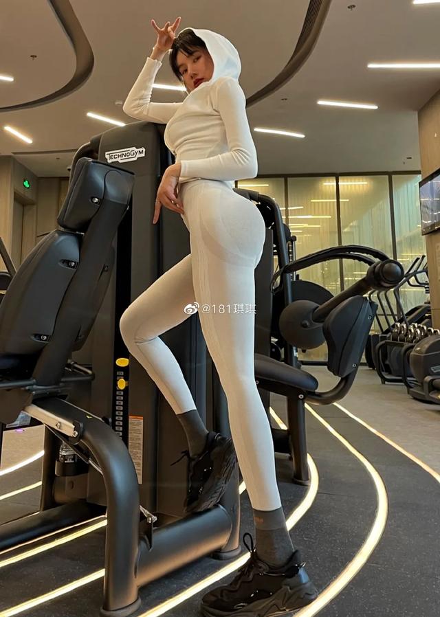 极品网红f罩杯,181cm“小唐嫣”身材火辣逆天大长腿F胸杯大围度直击心脏太吸睛了 极品网红f罩杯,181cm“小唐嫣”身材火辣逆天大长腿F胸杯大围度直击心脏太吸睛了