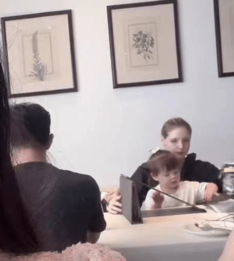 撒贝宁现在婚姻情况，外国洋娇妻温柔可爱