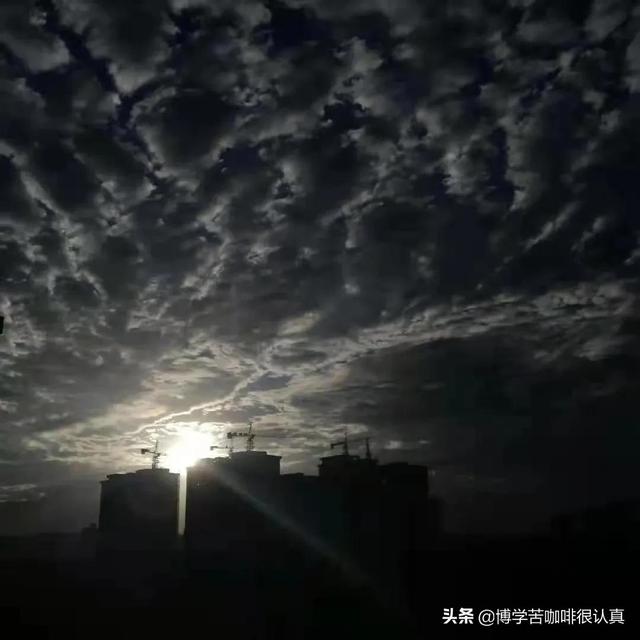 唯美的天空图，唯美的天空图片粉色（云朵图片高清唯美）