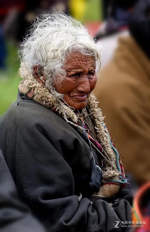 东乡族有什么风俗习惯，东乡族生活风俗（裕固族、东乡族、保安族等少数民族精美服饰文化）