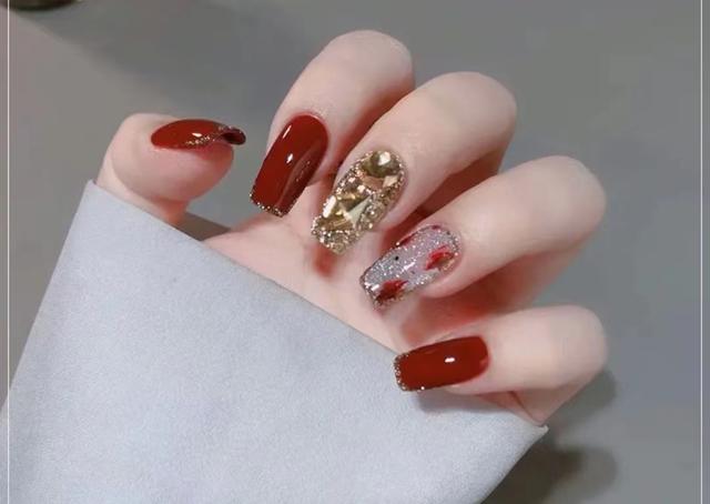 什么款式的美甲好看又显高贵，推荐几个美甲款式（秋冬千金/御姐/贵妇美甲合集来了）