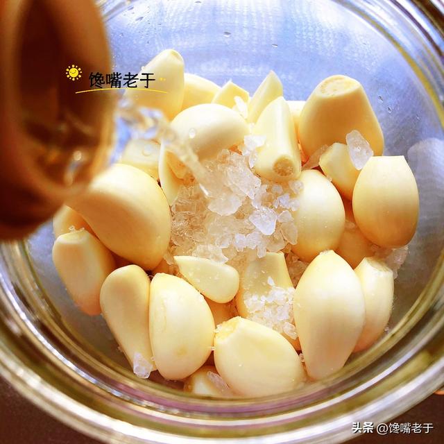绿蒜的正确腌制方法，绿蒜的腌制方法（腌腊八蒜：只加醋就废了）