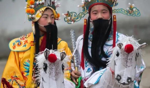 好喜欢你歌词，懂你是写给谁的歌曲（他平平无奇的表演你看腻了吗）