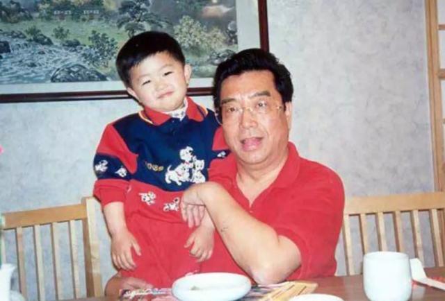 李天一的父亲是谁，李天一父亲（会让82岁的老父亲省心）