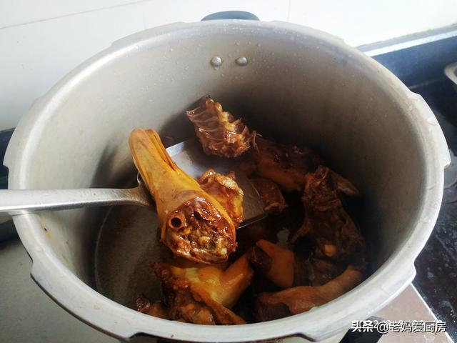 土鸭子怎么做好吃，土鸭肉怎么做（儿子说味道不输饭店）
