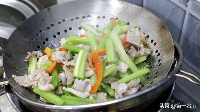 坐月子能吃芹菜吗，坐月子可以吃芹菜水饺吗（冬天多吃芹菜身体好）