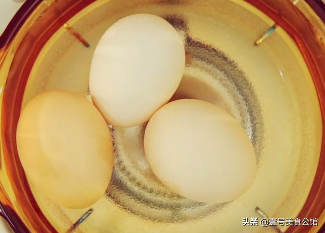 煮熟的鸡蛋怎么做好吃，鸡蛋煮多长时间才能煮好（分享水煮蛋的花样做法）