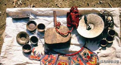 下蛊是什么意思，被蛊到是什么梗（为何历朝历代都要严惩养蛊之人）