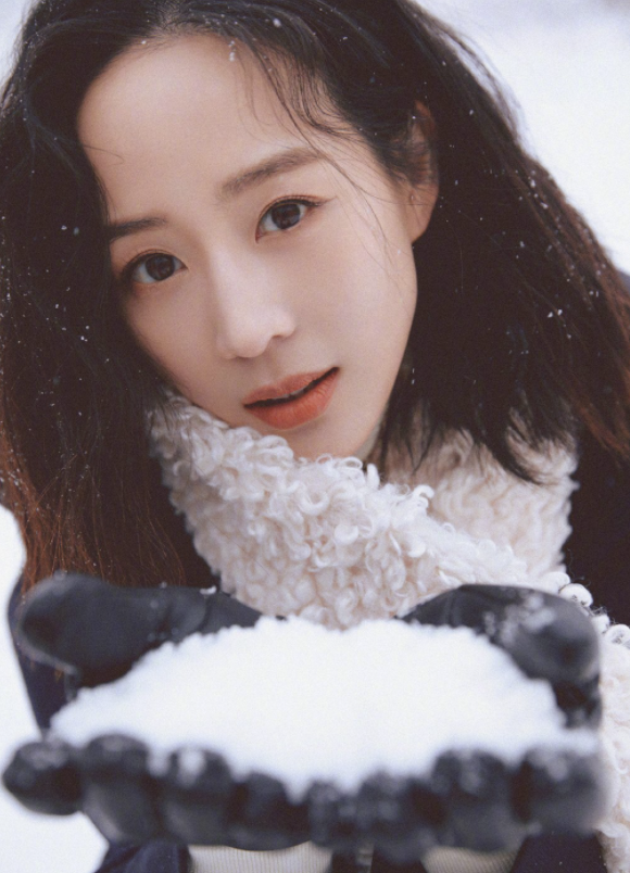 甜妹田曦薇，微信头像，甜妹田曦薇（迪丽热巴扛不住齐刘海）