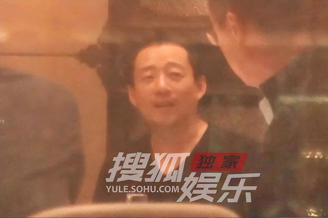 汪小菲今年几岁了，汪小菲聚餐寸头造型显苍老