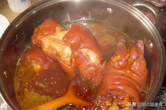 卤猪蹄做法步骤，如何卤猪蹄（口感软糯味道香浓）
