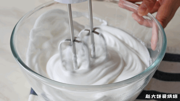 制作蛋糕需要哪些材料，制作蛋糕需要哪些材料思维导图（烘焙新手也能做一棵好看好吃的圣诞树蛋糕）