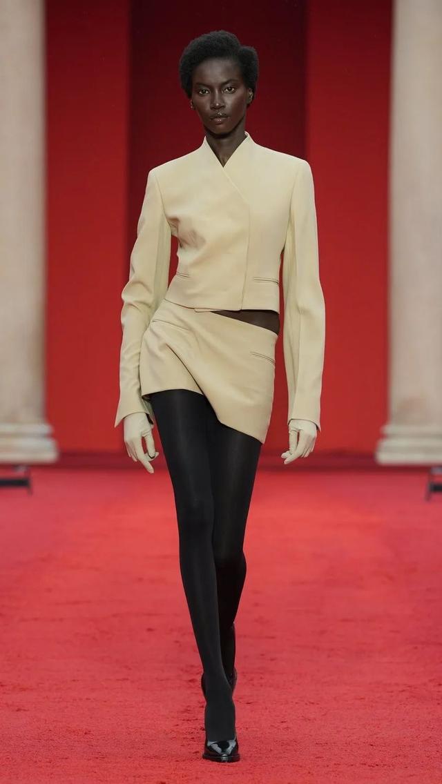 element是什么牌子，ELEMENT是啥牌子的电视（95岁的FERRAGAMO）