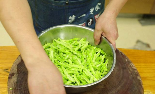 莲子的吃法和做法，莲子的功效与作用吃法和用量（清热去火消暑气）