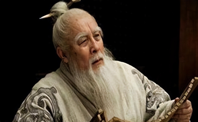 李淳风袁天罡哪个先死，对袁天罡说：我的墓地迟早被盗