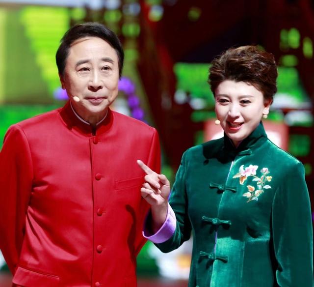 闫学晶今年多少岁，51岁闫学晶去山东农村商演照曝光
