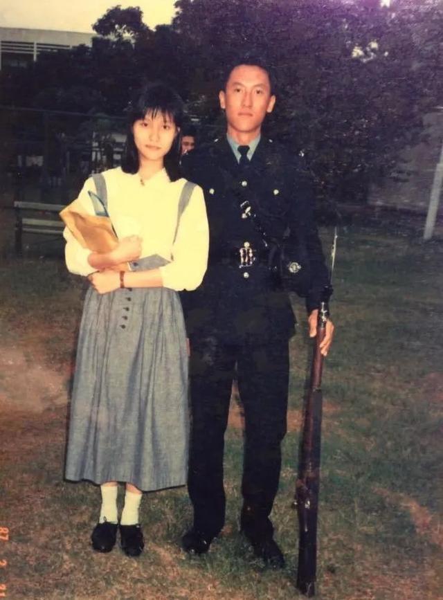 54岁tvb小生近况，54岁TVB肌肉男神晒父子合照