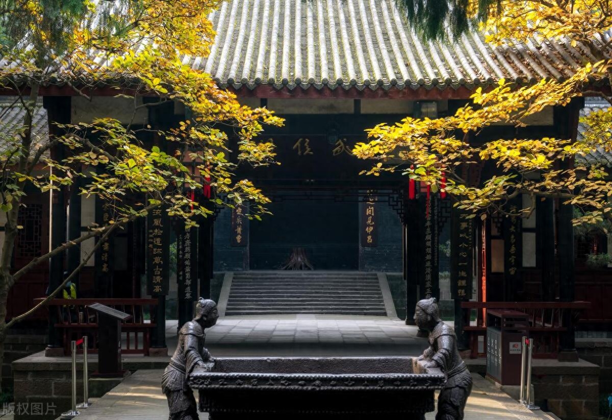 成都有哪些好玩的旅游景点（去成都耍应该去哪里游玩）