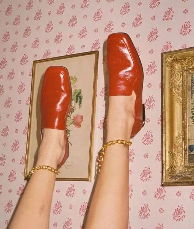 去海边穿什么鞋子合适，去海边沙滩穿什么鞋最合适（今夏最火的4双新鞋）