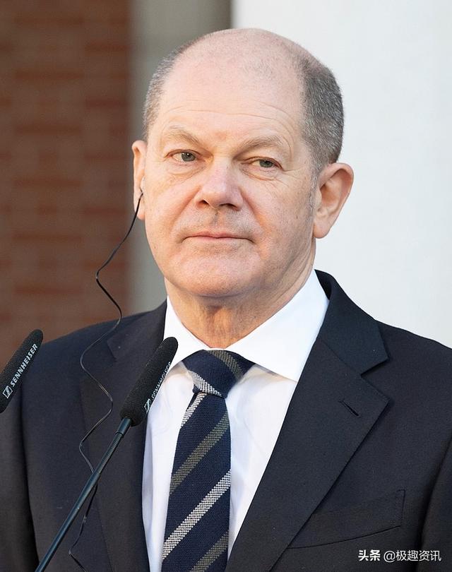 法国,英国,意大利和加拿大)的国家元首或政府首脑就共同关心的重大问