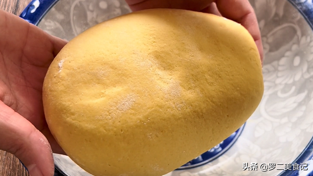 烫面饼怎么做又软又香，烫面饼怎么做又软又香窍门（出锅暄软多层）