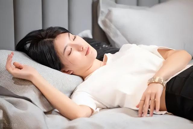 是不是领导都想睡自己的助理，领导想睡你的前兆（广州一公司招聘助理要陪客户睡觉）