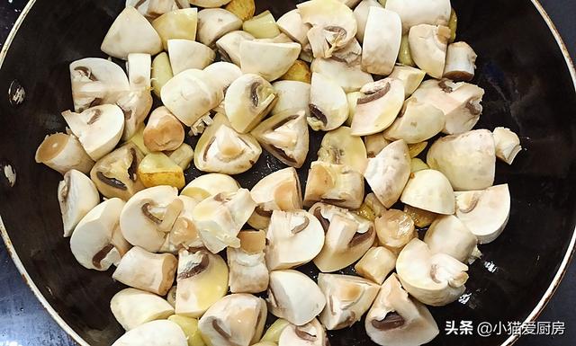 口蘑炒多久能熟，口蘑怎么炒（没想到鸡胸肉和口蘑一起炒这么好吃）