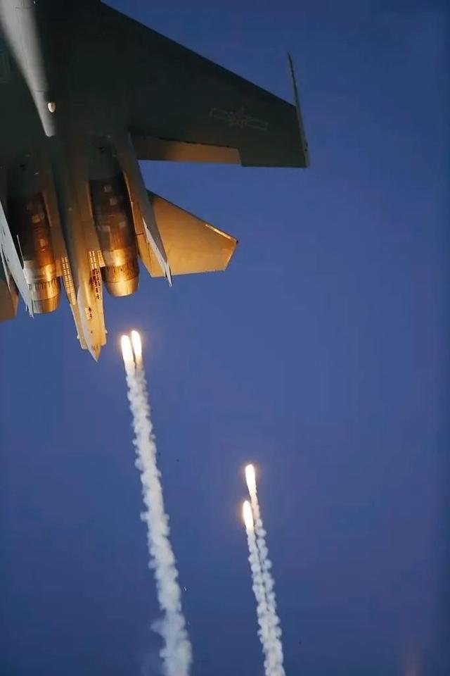 中国人民解放军空军，中国人民解放军空军成立时间（人民空军，生日快乐）