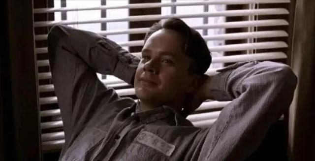 肖申克的救赎讲的什么故事，肖申克的救赎讲的是什么（肖申克的救赎到底讲了什么）