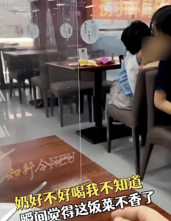 喂奶门事件完整，她拍摄完这部影片就宣布正式退出演员生涯（大学情侣食堂当众“喂奶”）