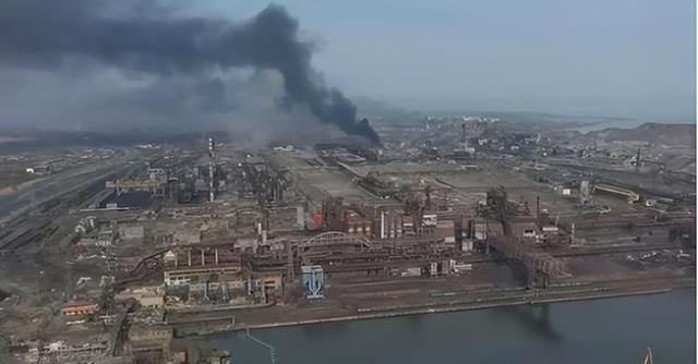 顿巴斯大战是21世纪最大地面战，在战友腐烂的尸体旁边吃饭