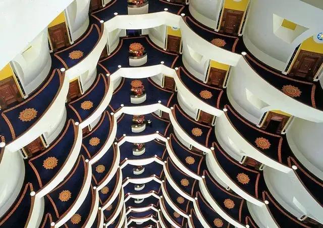 迪拜帆船酒店简介，迪拜帆船酒店介绍（80张高清图带你走进迪拜七星级帆船酒店）