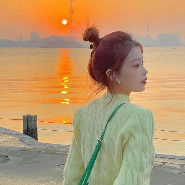 漂亮小姐姐图片，高清漂亮小姐姐的真人头像 俞人间-  ‘玫瑰可以在荒野盛开 深海也可以有星光.’微信（小裙子都觉得怀才不遇）