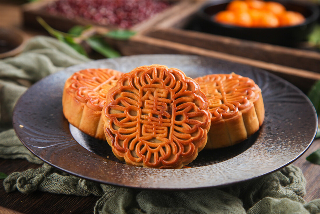 苏式月饼和广式月饼的区别，广式与苏式月饼的区别（京式、广式、苏式和滇式哪个更好吃）