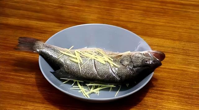烤鱼用什么鱼最好，什么鱼做烤鱼好吃（错过了就要等一年）