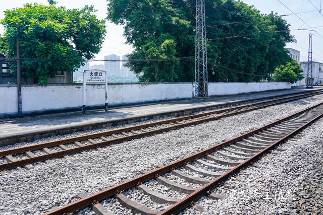 5612次列车，5612次列车时刻表（一路风景优美票价便宜车厢里却空荡荡）