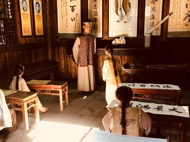 与动物有关的诗句，有关动物的诗句（6副妙用鸡鸭的对联）