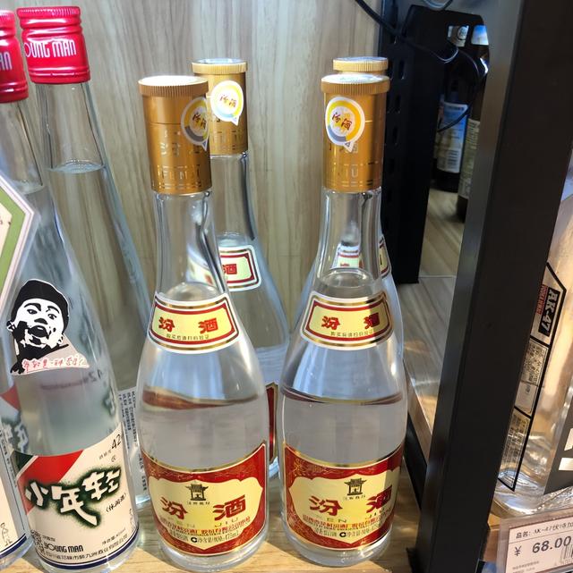 竹叶青酒的功效与作用，山西竹叶青酒的功效与作用（董酒和竹叶青谁更胜一筹）