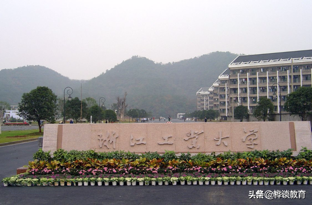 大连外国语大学排名，2021大连外国语大学排名（这些高校位居行业前十）