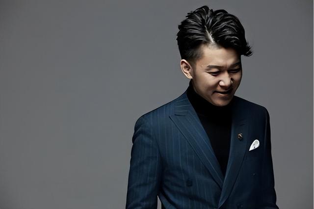 乌龙闯情关主题曲，抖音最火100首歌曲（歌红人不红的9位歌手）