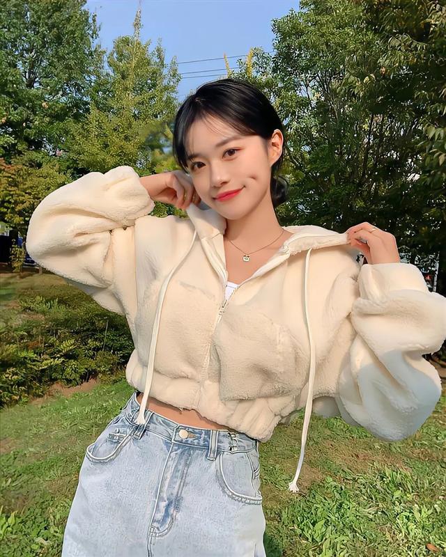 十八度穿什么衣服，18度左右衣服搭配图上海（照着这样穿，保暖又美丽）